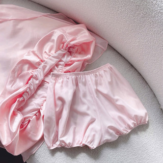 ĐẦM DOLL ĐÍNH HOA BÊN VAI
