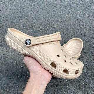 [Hàng nguyên A, còn size 34 và 43] Dép Crocs Classic Clog màu trắng kem, dép đi chơi bao đẹp, tặng kèm 10 charm