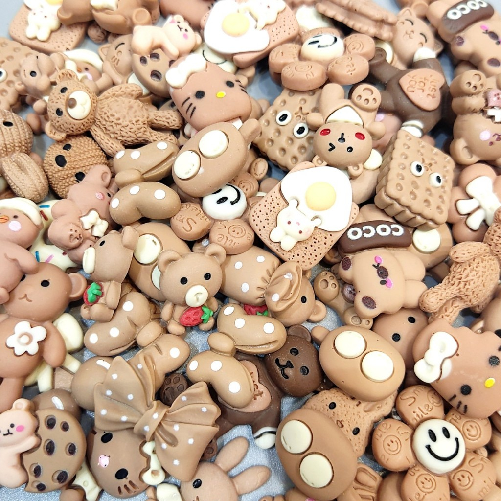 Jibbitz charms 3D nhỏ nhựa màu nâu gắn dép, Sticker gắn dép màu nâu xinh xắn  - Nhà Cá Sấu Đà Nẵng