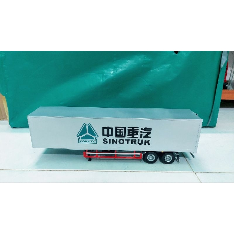 Mô hình rơ mooc thùng howo 1:36