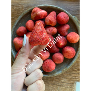 Dâu tây sấy giòn hộp gói 100gr,200gr ĐẶC SẢN ĐÀ LẠT-Chua ngọt tự nhiên,giòn tan-Đặc sản Vị Dalat