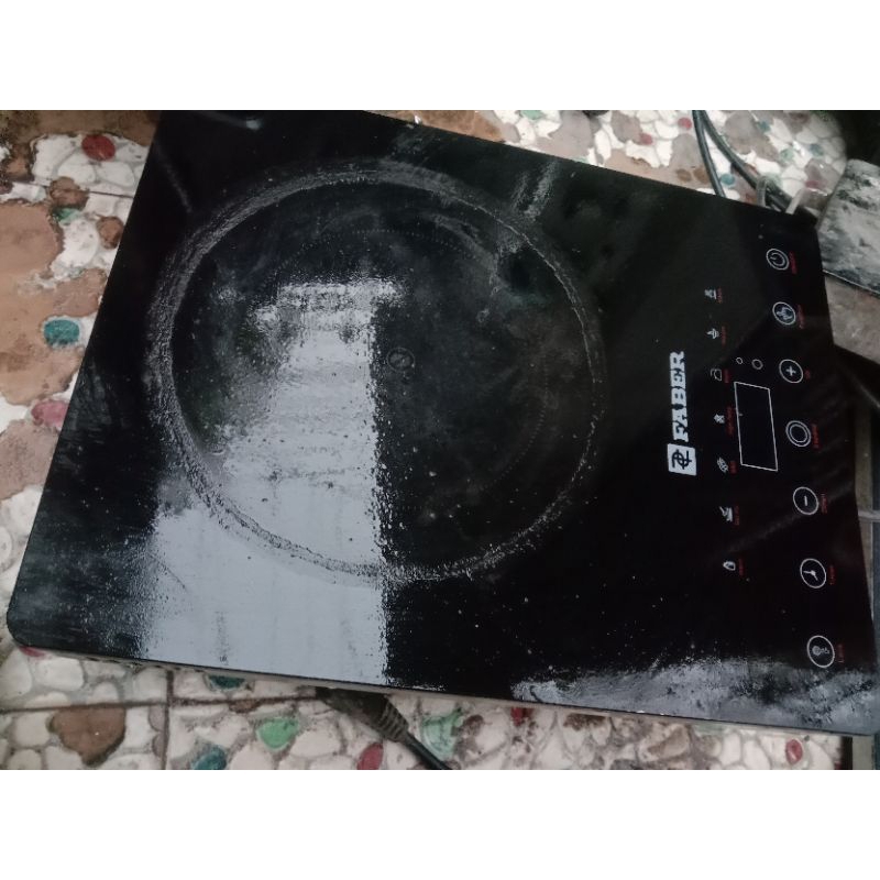 Mặt kính của bếp hồng ngoại Faber tháo bếp còn đẹp