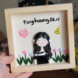 Khung ảnh gỗ tranh chibi đất sét tự khô handmade làm theo yêu cầu để bàn trang trí cỡ 15cm