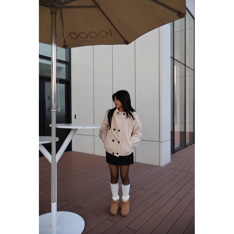 Áo khoác cúc đen HANNIE