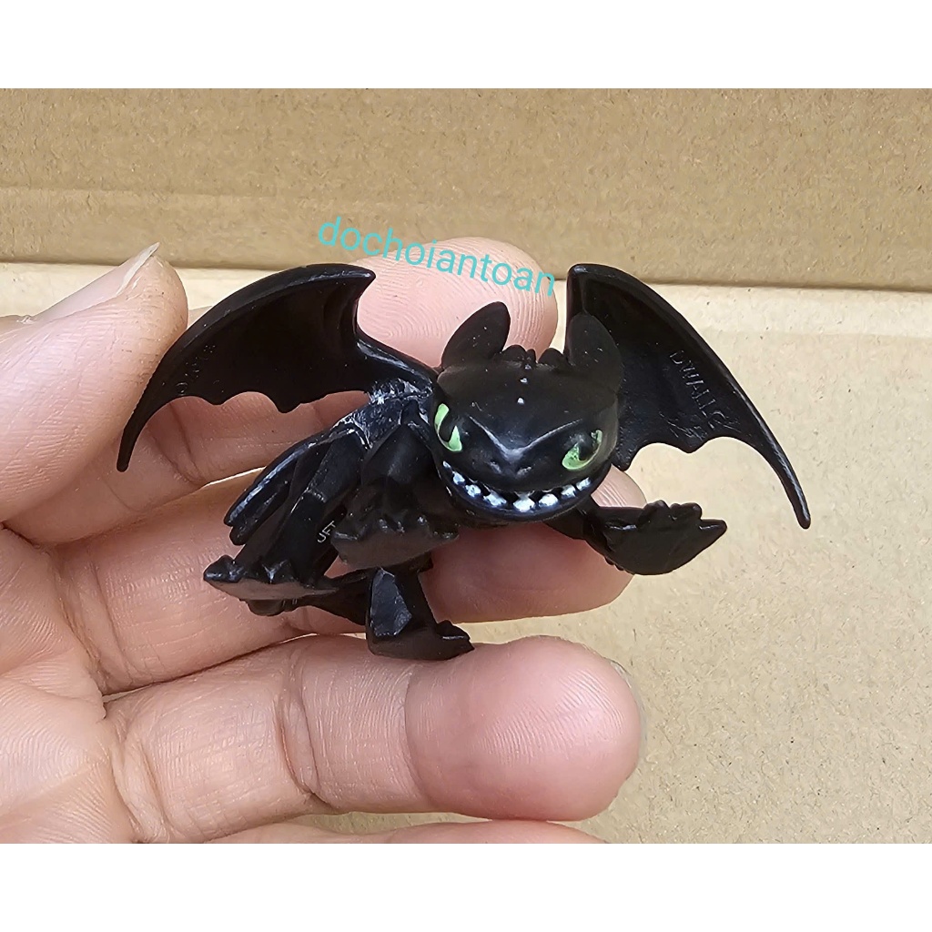 Đồ chơi mô hình rồng Mini màu đen (Răng Sún) trong phim "Bí Kíp Luyện Rồng" (How to train your Drago