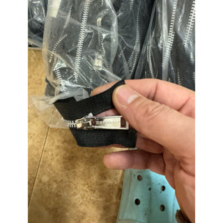 Khoá dsq khắc dập nổi may áo