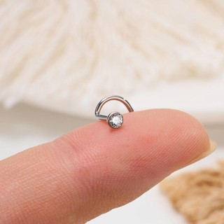 [CM0004] Khuyên cánh mũi đính đá chân cong.