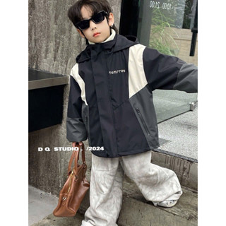 Áo khoác bé trai gồm áo 2 áo 23-48kg ( áo nỉ trắng trong và khoác đen ngoài)