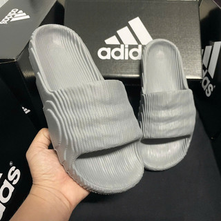   Tặng hộp  Dép quai ngang  dép đúc mềm mại chống thấm nước nam nữ màu đen-xám  Adidas Adilette 22 Black And Grey Sandals 
