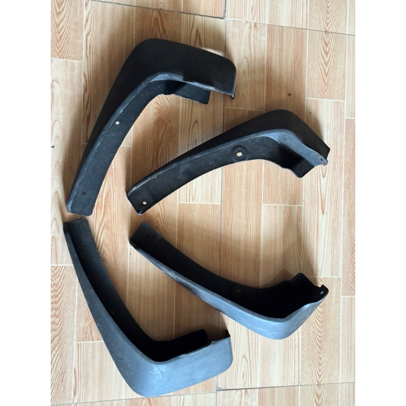 chắn bùn bánh vios đời 08 - 13 ( giá 1 bộ 4 chiếc , oem )