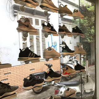 Kệ trưng bày giày hít kính