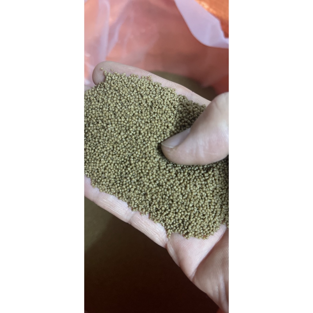 Thức ăn cho cá, 20% protein, cho các loại cá tự nhiên đủ kích cở 2mm đến 10mm ( cá nhỏ mua loại nhỏ) 1kg/gói