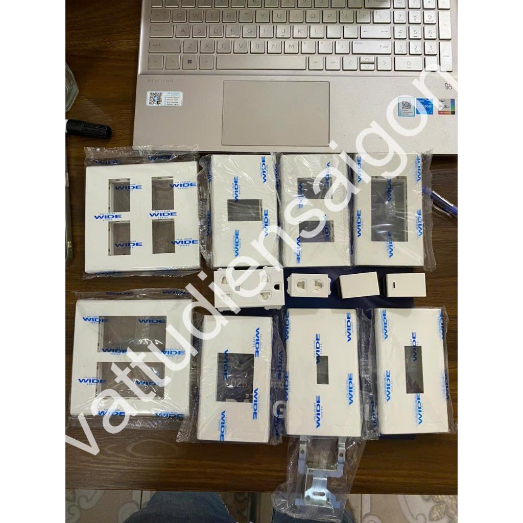 Panasonic WIDE công tắc - mặt 1,2,3,4,6 thiết bị- ổ cắm dòng WIDE trắng Chính Hãng