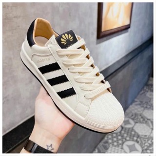 Giày thể thao da thật hàng nội địa Trung , đi êm form gọn xinh, mũi sò đẹp nhức nách. đủ size 35-40.