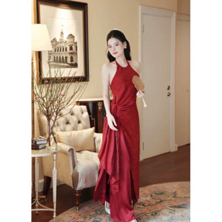 Set Bộ Áo Dài Cách Tân Cổ Yếm Sát Nách Hở Lưng Khoét Nhún Eo Xẻ Tà Kèm Quần Lụa Màu Đỏ Đô Lưng Thun