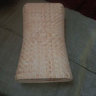 Gối mây tự nhiên, khung gỗ