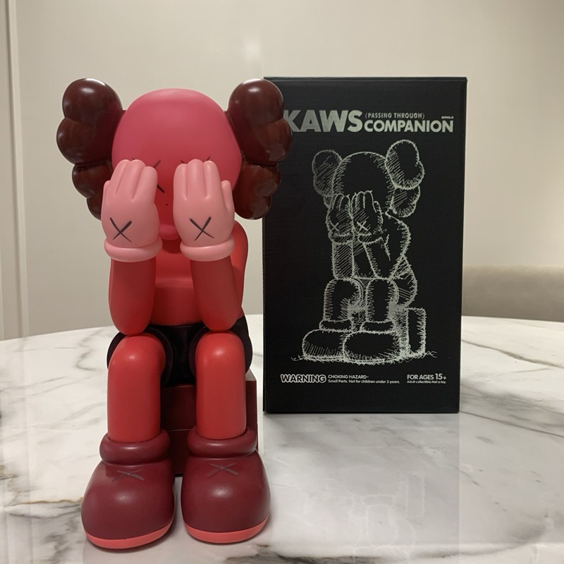 [CÓ SẴN] MÔ HÌNH KAWS NGỒI CHE MẶT