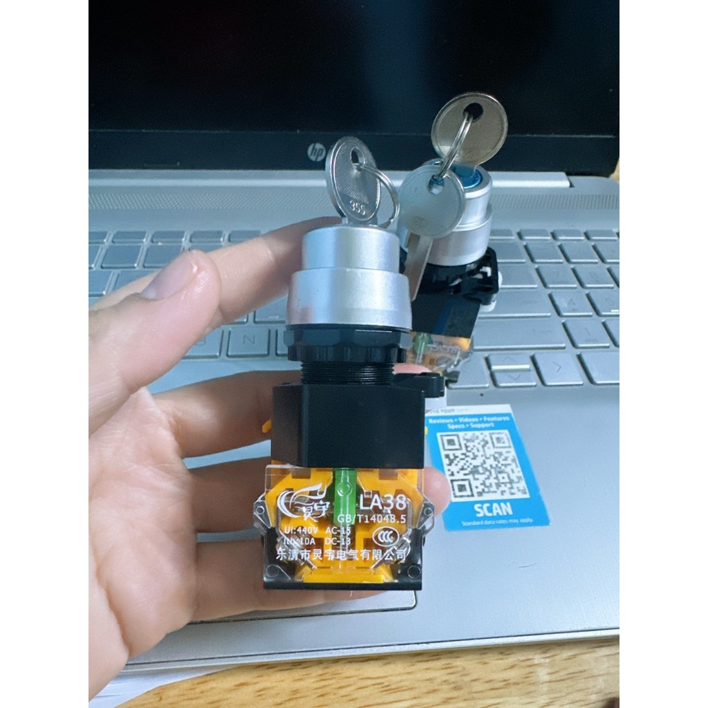 Công Tắc Xoay 2 Vị Trí LA38-11Y/2 – 3 Vị Trí LA38-11Y/3 phi 22 (Có Chìa Khóa)