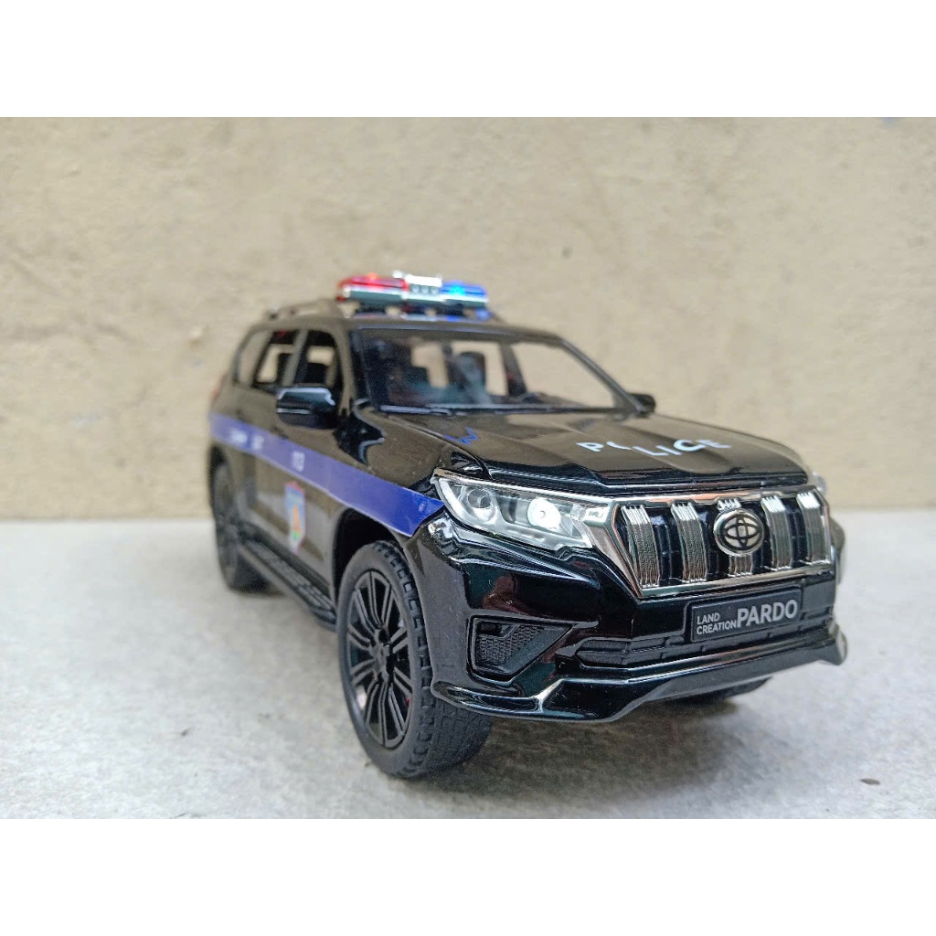 Mô hình xe Police Toyota Prado VX CSCĐ 113 1:24