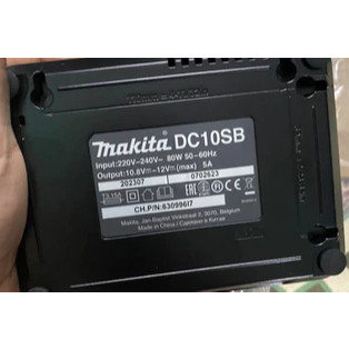 Đế sạc pin nhanh Makita 12VMAX DC10SB