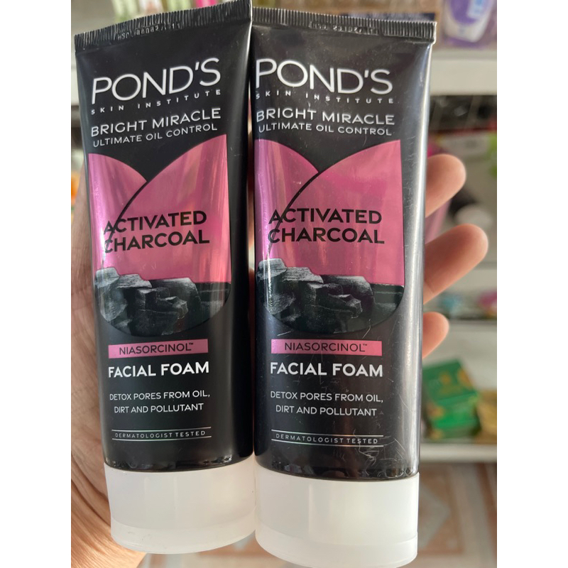 sữa rửa mặt pond's màu đen 100ml