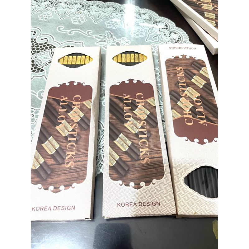 combo 50 đôi đũa - 5 hộp đũa mạ vàng ở đầu