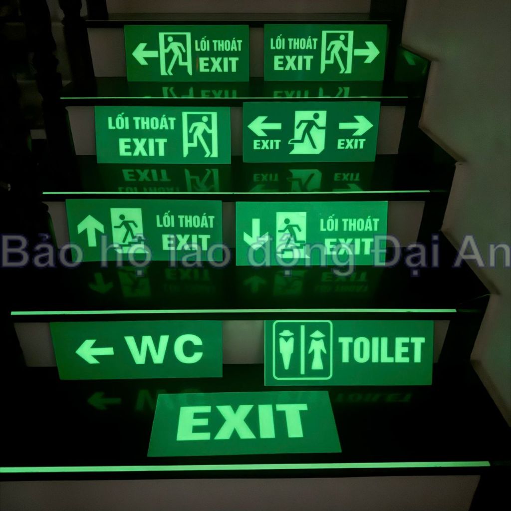Bảng chỉ thoát hiểm exit dạ quang nhựa PVC nhiều mẫu