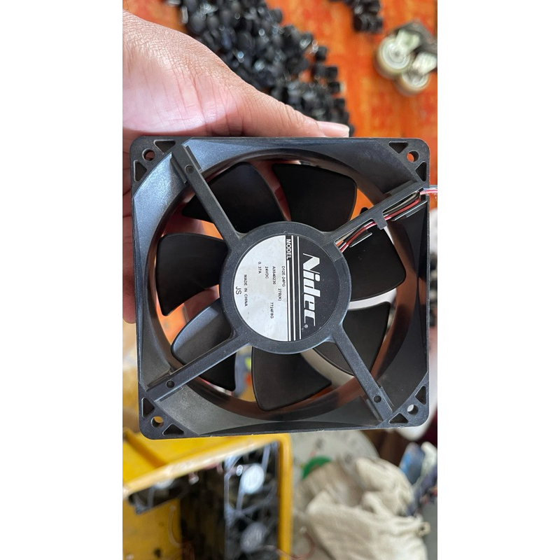 Quạt tản nhiệt Nidec 24v-0.37A 12*12*3,8