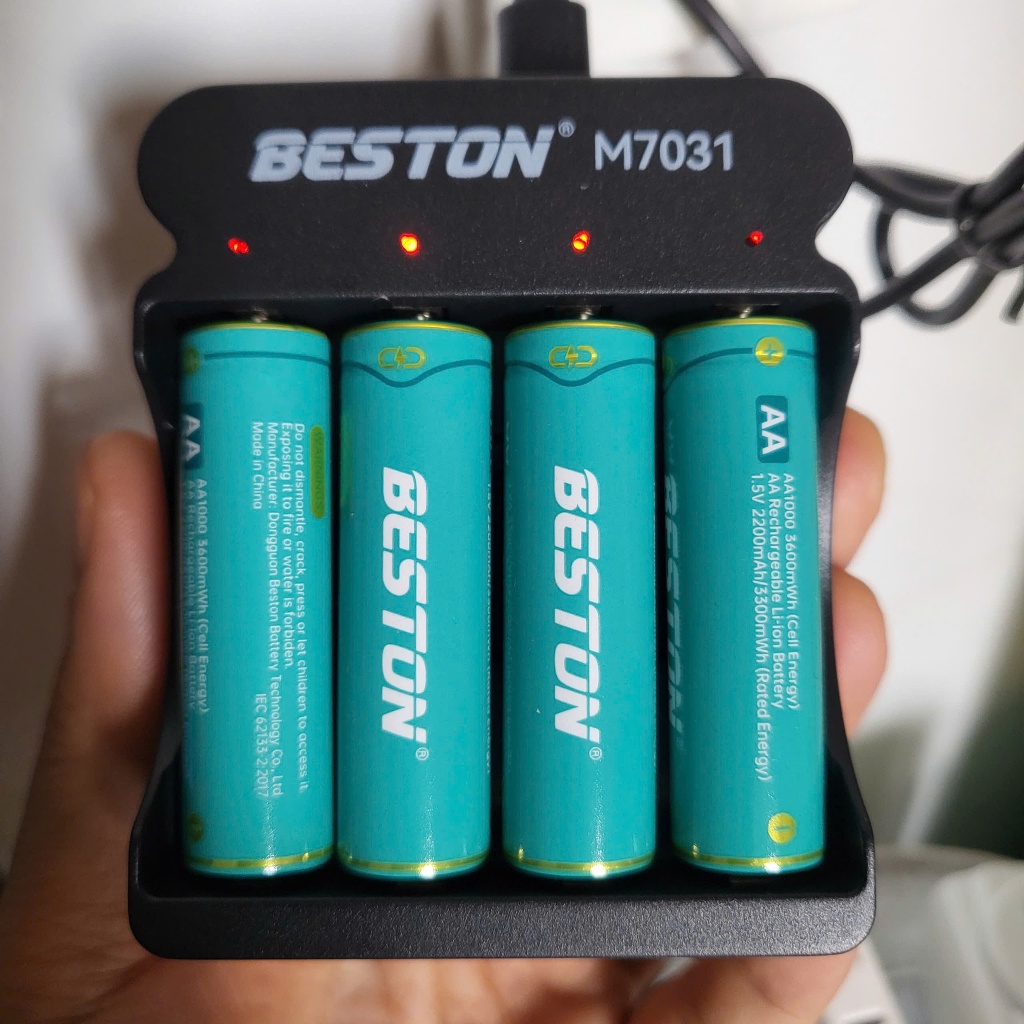 Pin sạc AA AAA 1.5V Beston Li-ion, bộ sạc mẫu mới 2023 M7031 Sạc nhanh Tự ngắt khi đầy
