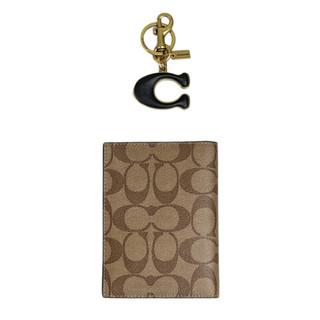 Ví Coach đựng Passport