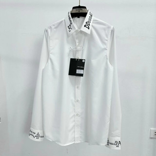 Áo sơ mi trắng DG lụa trơn phối ống tay và cổ dệt chữ đơn giản basic - DG Chữ monogram cổ