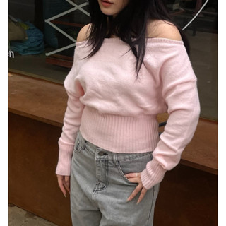 Áo len hồng trễ vai mỏng BABY PINK SWEATER