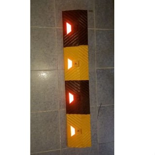  Dốc lên xuống xe bằng cao su cao 6cm phản quang 