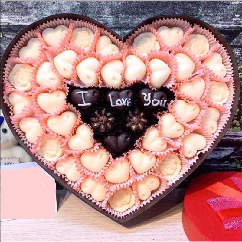 Socola valentine mẫu hoa trắng