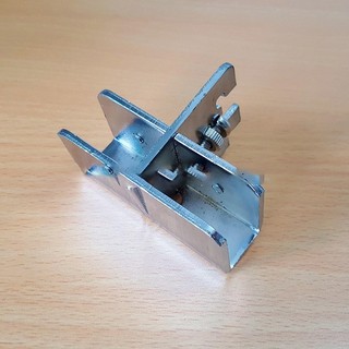 10 Cốc đỡ hai bên gắn thanh ray