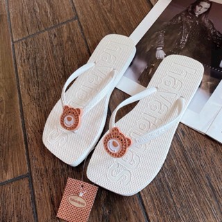 Dép Kẹp Tông Nữ Xỏ Ngón Charm Gấu Dâu Mũi Vuông Đi Biển Mùa Hè - D100 (Đen, Trắng 36-39)