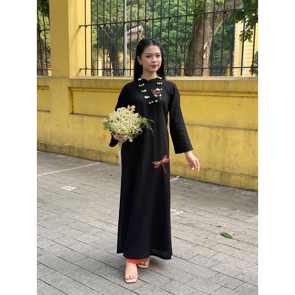 Áo dài OZ Design House AD44656TET25 linen dáng suông cổ tày tròn khít đen thêu chuồn chuồn