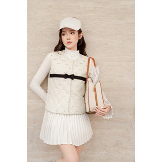 DECARYLN - Áo gile phao dành cho nữ màu trắng phối nơ đen Emily thiết kế thanh lịch cao cấp