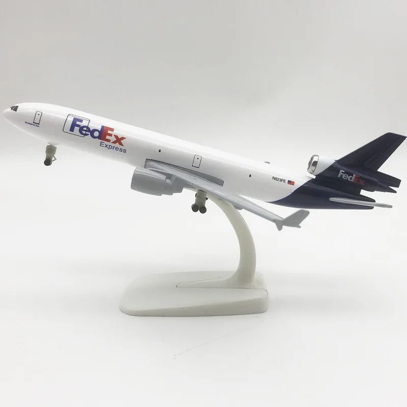 Mô hình máy bay vận tải Fedex MD-11 có bánh xe kích thước 20cm MB20129