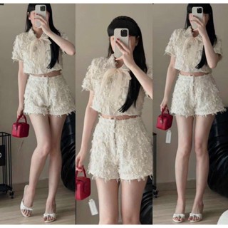 SET ÁO CROPTOP CỔ SƠ MI LÔNG VŨ KEM + QUẦN SHORT KEM