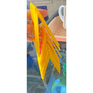 Số để bàn, Chữ V ngược, mica có số để bàn