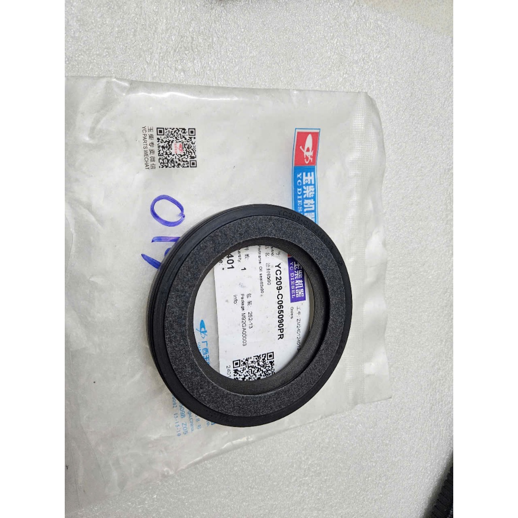 PHỚT CỐT MÁY SAU (PHỚT ĐUÔI TRỤC CƠ) THACO FORLAND (FD850E4, FD150, FD140, FD900E4....)