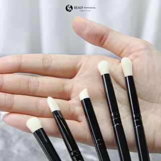 BỘ CỌ TRANG ĐIỂM MẮT CÁN ĐEN LÔNG TRẮNG BEALY 5C