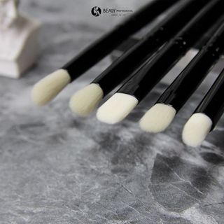 BỘ CỌ TRANG ĐIỂM MẮT CÁN ĐEN LÔNG TRẮNG BEALY 5C