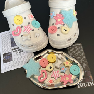 Set Sticker Charm theo chủ đề phụ kiện trang trí dép sục 3D nhựa cứng hoạt hình