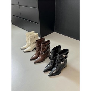 (Sẵn trắng 36,40 nâu 35,37,40 đen 36,38) Giày Bốt Cao Gót Mũi Nhọn Cổ Ngắn Thắt Lưng Đinh Thời Trang Nữ Cá Tính