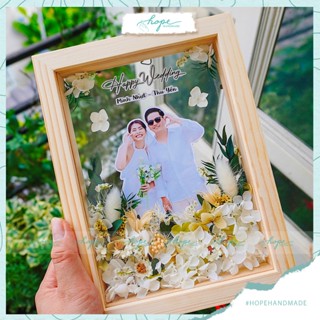 Set hộp quà khung ảnh hoa khô handmade tặng bạn cô dâu chú rể dịp đám cưới, mẫu trắng xanh