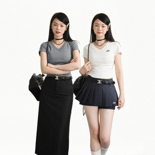 Áo phông cổ chữ V tay ngắn Dessuu form body chiết eo dành cho nữ