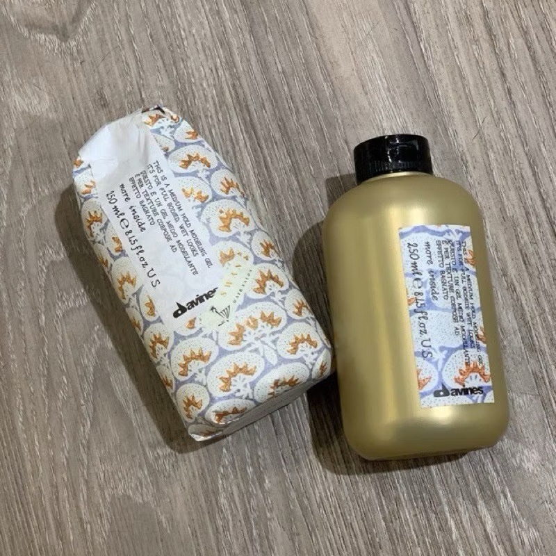 Gel giữ tóc trung bình Davines This is a Medium Hold Modeling Gel