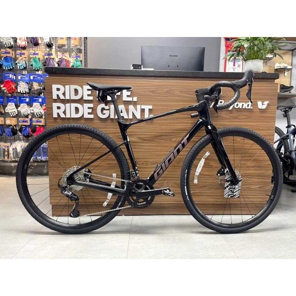 Xe đạp GIANT 2025 REVOLT ADV 2